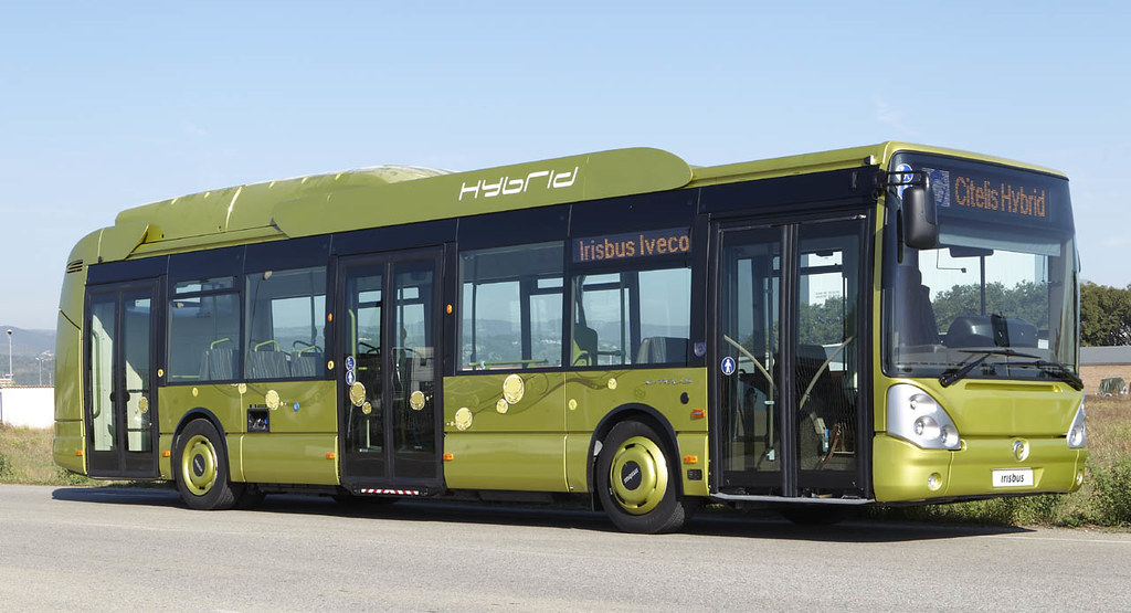 Транспортне КП з окупованої Нової Каховки отримало 4 пасажирські автобуси у вигляді гуманітарної допомоги від міста Мілан
