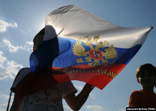 Росія мілітарізує травневі свята і активно до цього процесу залучають молодь – депутат Забавін