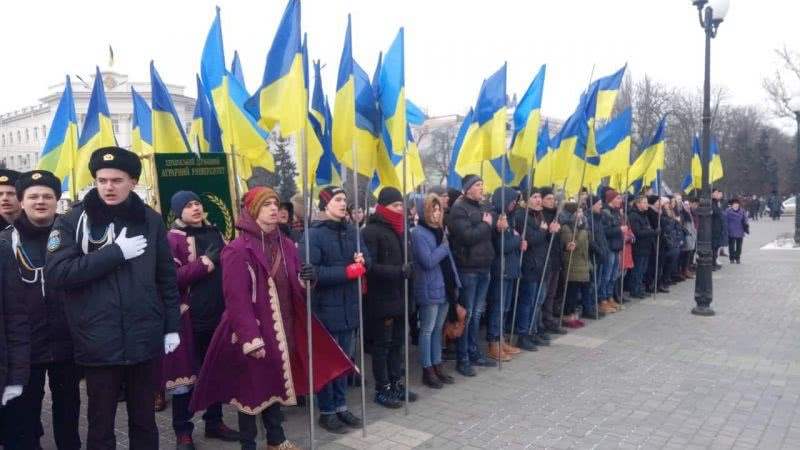 В центре Херсона прошел флешмоб единения