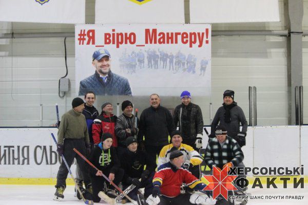 Громада Херсонщини підтримує Владислава Мангера в розвитку хокею