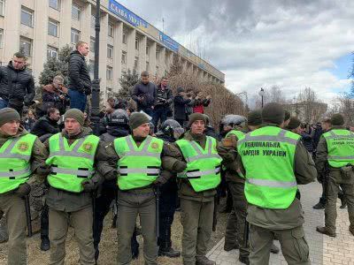 Сутичка перед міськрадою Херсона