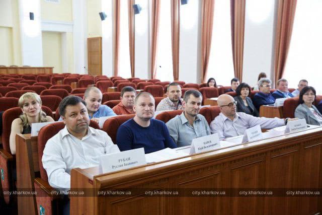 В харьковских СМИ сообщают, как депутаты из Херсона изучают опыт работы мэрии Харькова