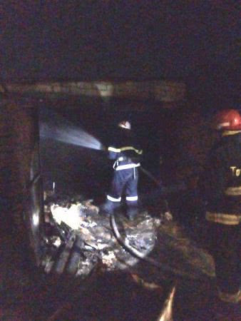 Олешківські рятувальники ліквідували пожежу в гаражі
