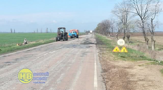 Коммунальному предприятию из Генического района не доверили ремонтировать местные дороги