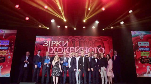 В Киеве херсонским хоккеистам вручали специальные призы
