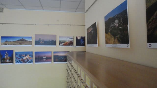 В херсонской библиотеке открылась фотовыставка "Достопримечательности Украины"