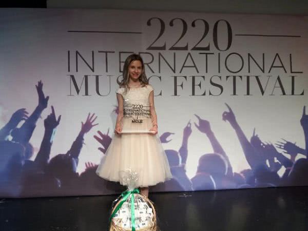 Юная херсонская певица победила в международном вокальном конкурсе