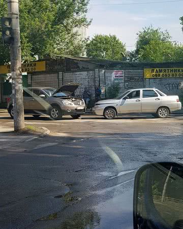 В центре Херсона не разминулись две иномарки