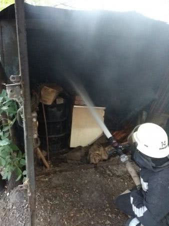 У Херсоні рятувальники Корабельного району ліквідували пожежу в гаражі