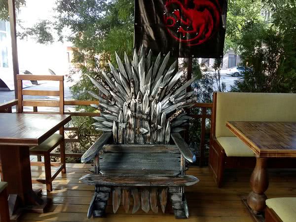 В Херсоне появился «Железный трон» прямо из «Игр престолов»