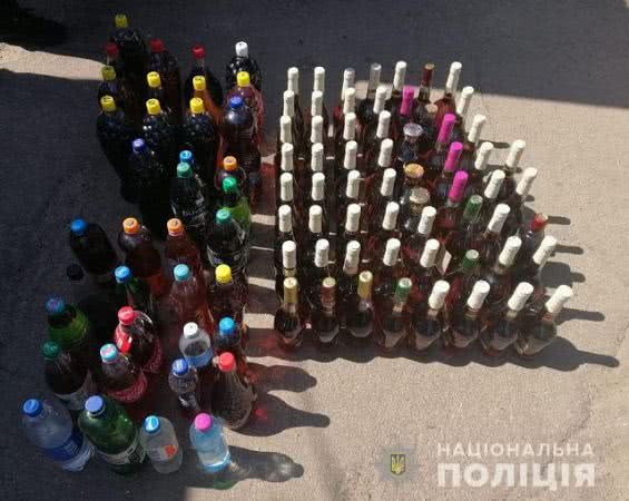 В Казацком местные участковые изъяли суррогат, который продавали под видом коньяка
