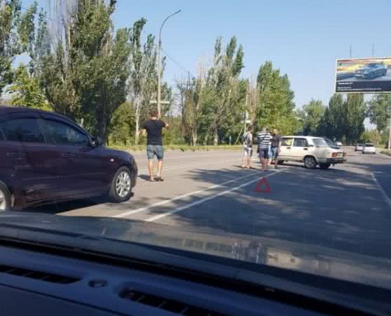 На Николаевском шоссе ДТП: столкнулись «Жигули» и BMW
