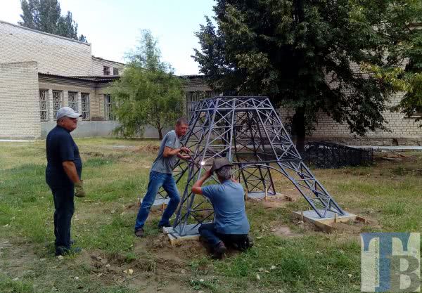 Своя Эйфелева башня появилась в Новой Каховке