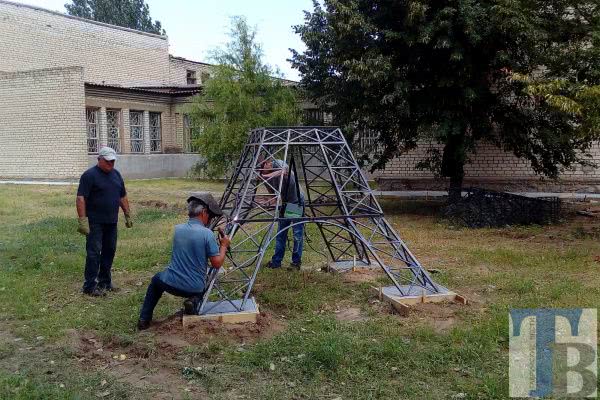 В Новой Каховке появилась своя Эйфелева башня