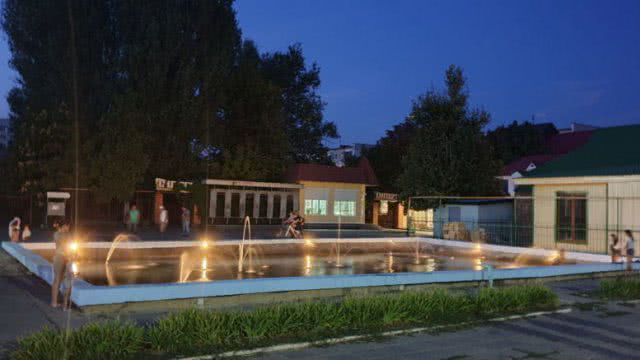 В Каховке реконструировали фонтан, который не работал более 10 лет