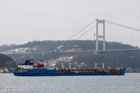 Херсонский суд отказался арестовать корабль, поставлявший топливо в Крым