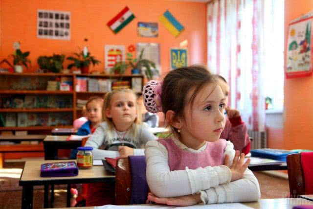 Когда будет первый звонок 2019 в Украине и сколько стоит подготовить ребенка к школе