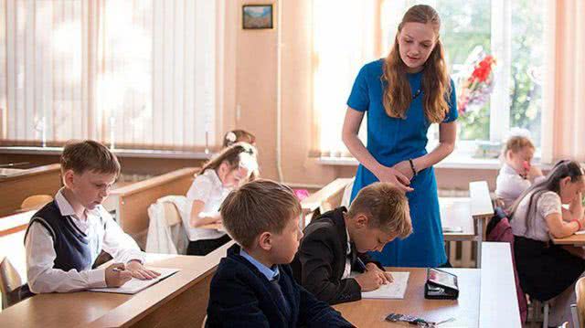 С 1 сентября в Украине повысят зарплаты учителям