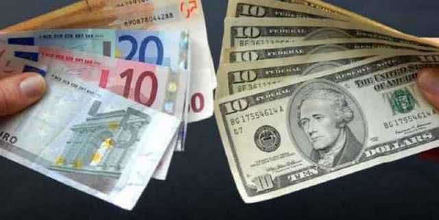 Доллар заметно подешевел, евро пробил новую отметку: сколько стоит валюта в Украине