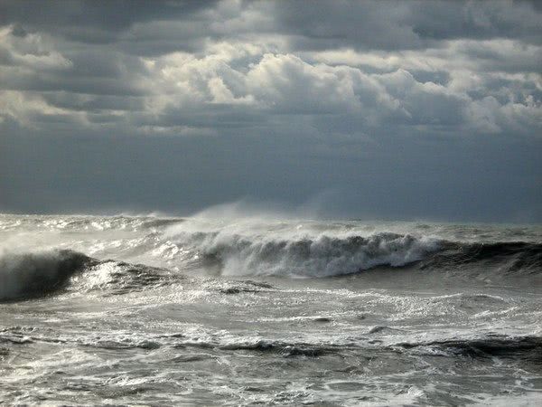 У берегов Херсонщины шторм и полутораметровые волны