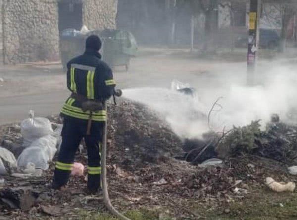 У Херсоні двічі горіло сміття