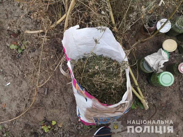 У жителя Олешковского района оперативники изъяли 8 килограммов каннабиса