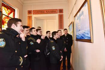 Курсанти і співробітники Херсонської державної морської академії привітали художника Павла Тішина