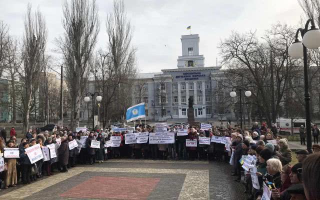 В Херсоне снова протест библиотекарей: "Нет сокращению библиотек"