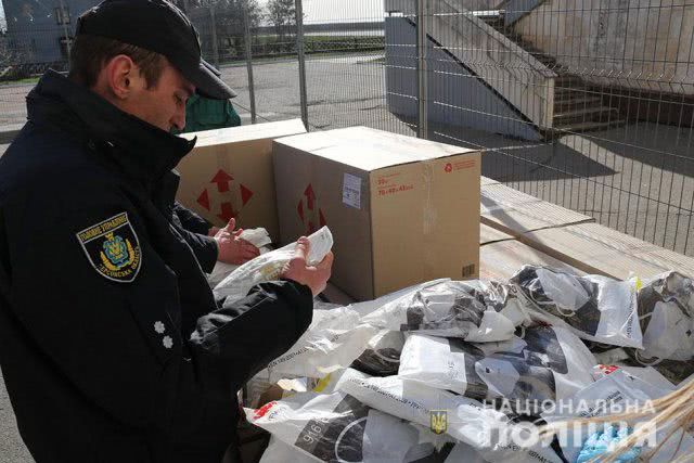 На Херсонщине полиция предупредила вывоз в другую страну респираторов более чем на миллион гривен