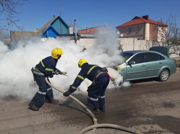 У Новій Каховці горів легковий автомобіль