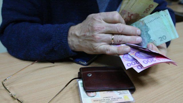 Как изменятся выплаты пенсионерам в Украине в апреле и мае: детальное разъяснение