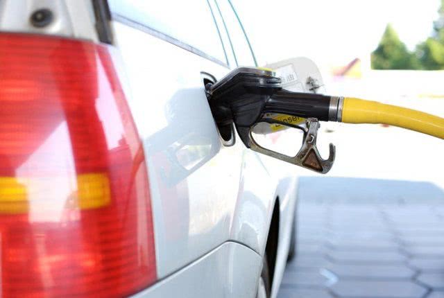В Украине пообещали понизить цены на бензин