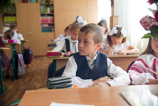 Карантин в Украине: подать документы в первый класс можно онлайн
