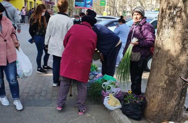 В Херсоне процветает стихийная торговля