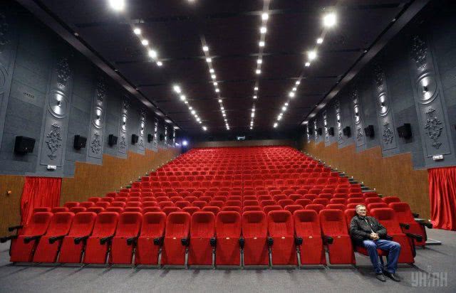 Стало известно, когда в Украине могут открыть кинотеатры и театры