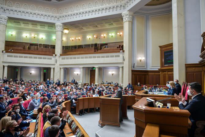 Рада под присмотром Зеленского приняла банковский закон