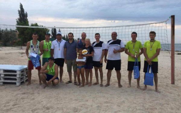 На берегу Азовского моря состоялся турнир по пляжному волейболу среди мужчин