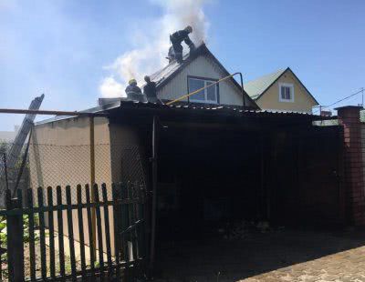 У Новій Каховці через палаючий автомобіль ледь не згорів будинок