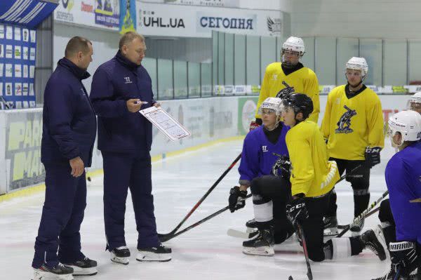 Хокейний клуб «Дніпро» розпочав підготовку до вирішальних ігор 4го сезону УХЛ