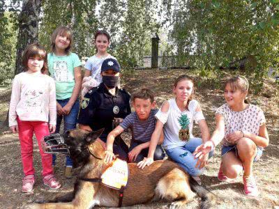 Херсонські школярі познайомилися з собаками – поліцейськими