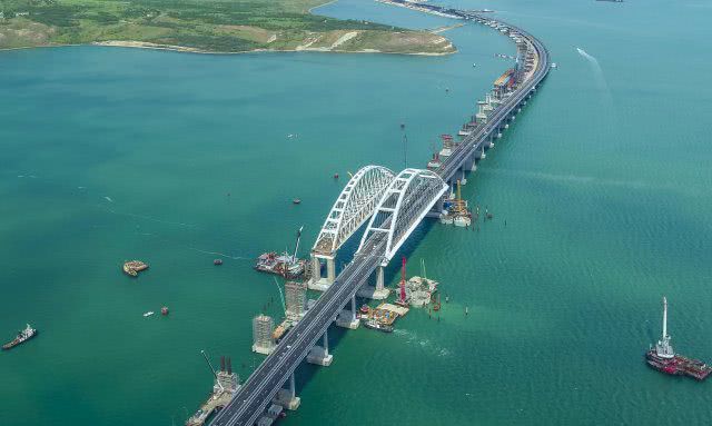 Его надо срочно разобрать: эколог рассказал, как Керченский мост разрушает экосистему Азовского моря