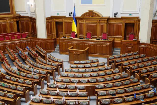 Более половины украинцев поддержали перевыборы в Верховную Раду – опрос