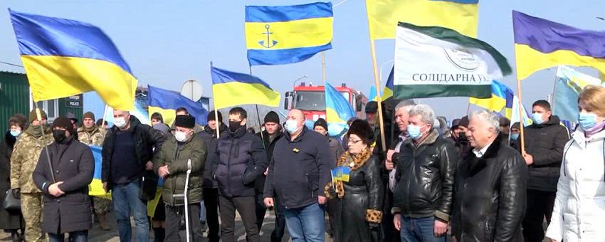 На адмінмежі з Кримом день спротиву окупації відзначили автопробігом та підняттям прапорів