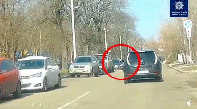 Херсонца оштрафовали за выброшенный из окна авто окурок