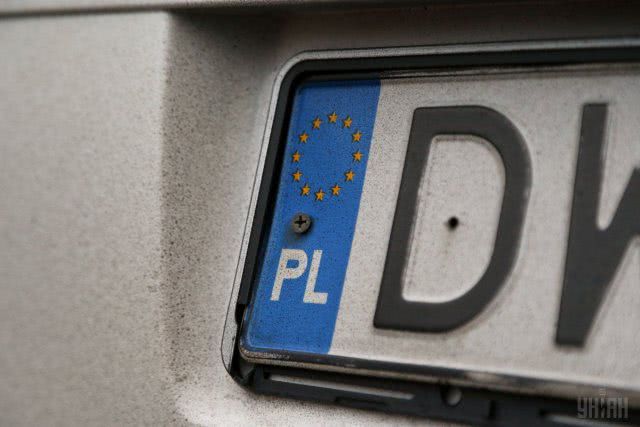 Журналисты узнали, выгодно ли сейчас покупать авто на "евробляхах"