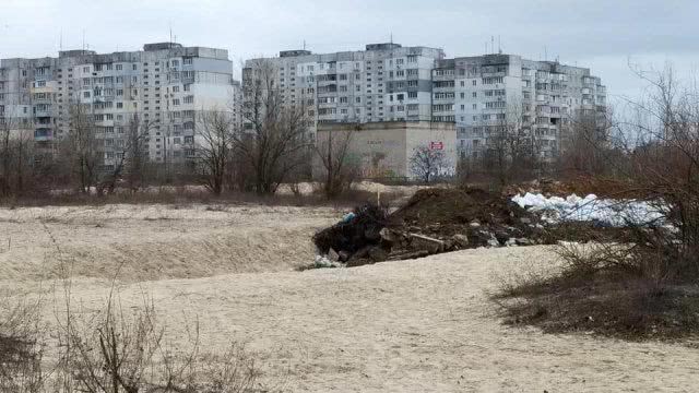 Херсонцы жалуются, что неизвестные свозят строительные отходы к берегу Днепра