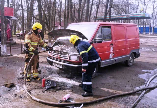 За минувшие сутки спасатели Херсонщины дважды тушили горящие автомобили
