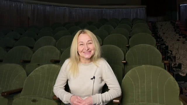 Владимир Зеленский вручил звание народной артистки херсонской актрисе