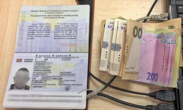 В КПВВ «Чонгар» пытались подкупить пограничника за 5 тысяч гривен