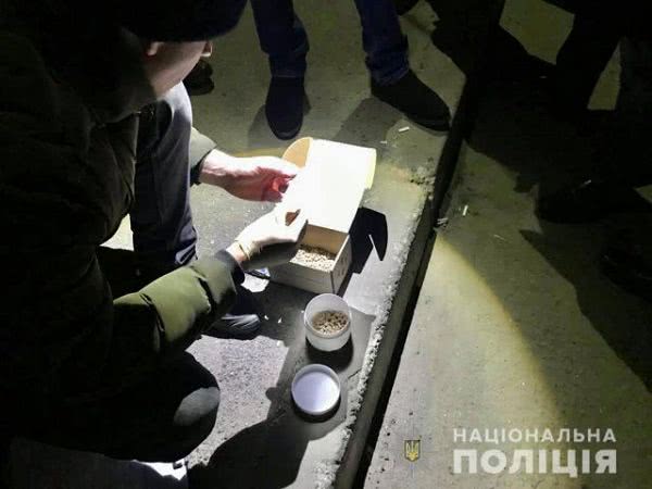 На Херсонщине полицейские изъяли у мужчины наркотики, которые он получил по почте